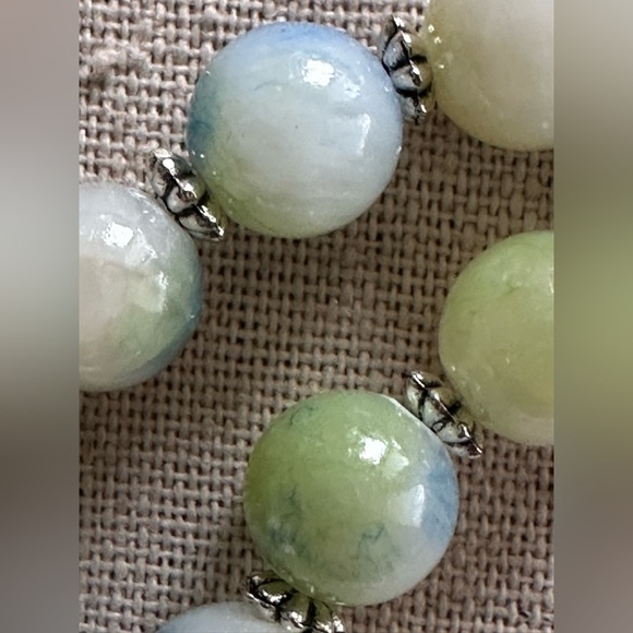 20 inch Jade and Chalcedony bead necklace NWOT - Picture 2 of 10